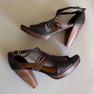 Coclico Women’s Strappy Black Leather Wood Block Open Toe Heels Size 39